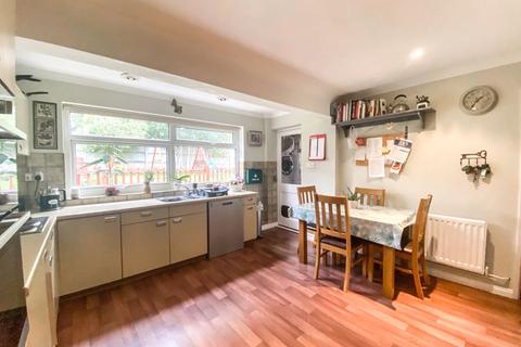 2 Green Lane Close, Ford, Salisbury, SP4 6DQ
