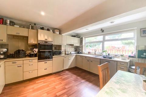 2 Green Lane Close, Ford, Salisbury, SP4 6DQ