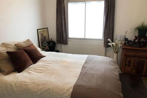 15 Falcon Drive, Stanwell, Staines-upon-thames, TW19 7EU
