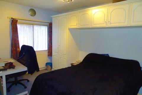 15 Falcon Drive, Stanwell, Staines-upon-thames, TW19 7EU