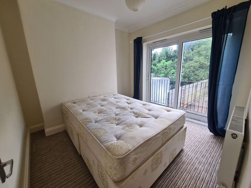 Asylum Rd,Peckham, London 2 bed apartment £1,100 pcm (£254 pw)