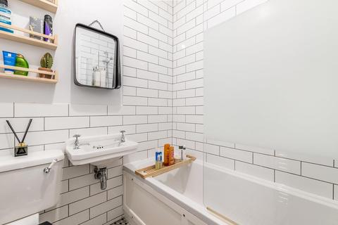 Flat B, 79 Thurlestone Road, London, SE27 0PE