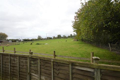 Oakdale, 3 Probert Crescent, Dilwyn, Hereford, HR4 8HY