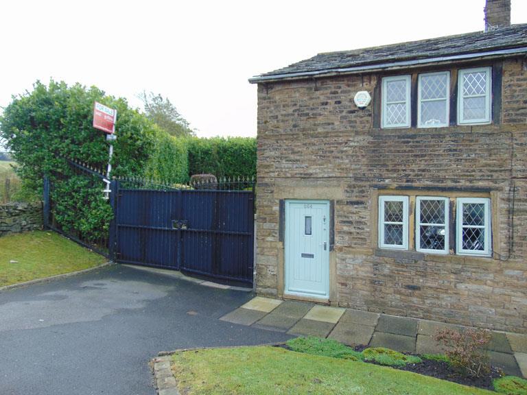 Ripponden Road, Grains Bar, Oldham 3 bed cottage £229,950