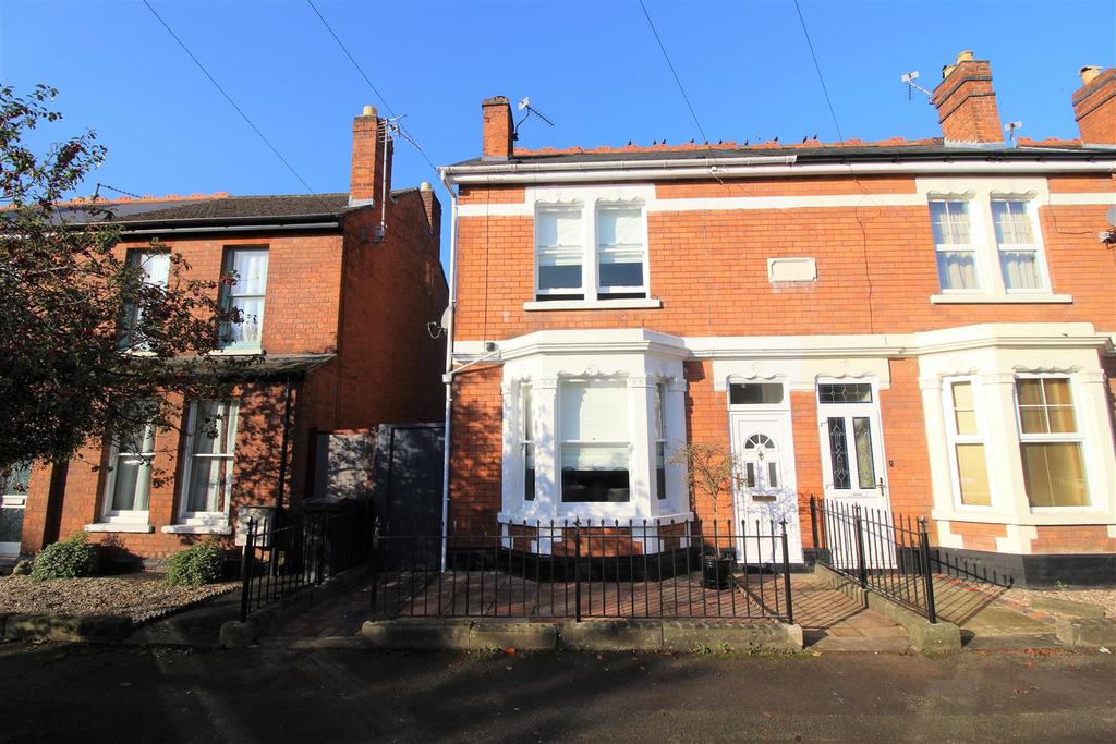 Hinton Road, Gloucester 4 bed semidetached house £290,000
