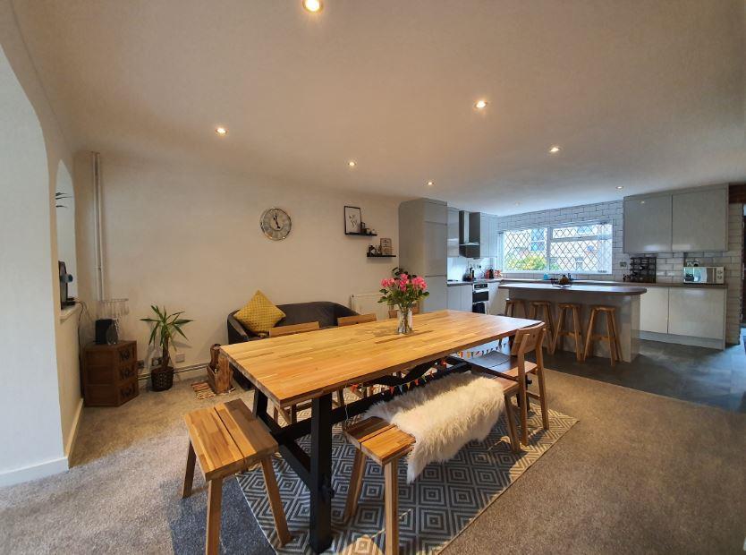 5 Blyth Close dining2.JPG