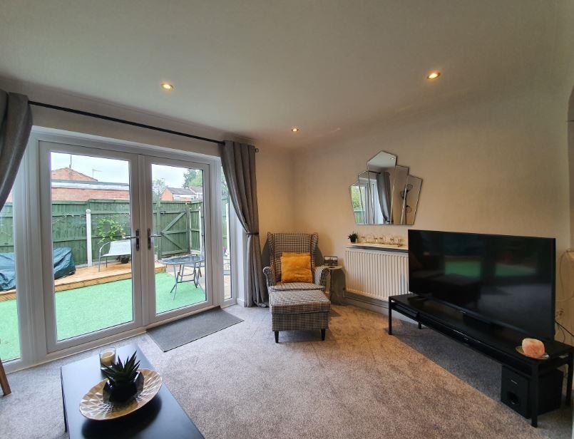 5 Blyth Close -sitting room.JPG