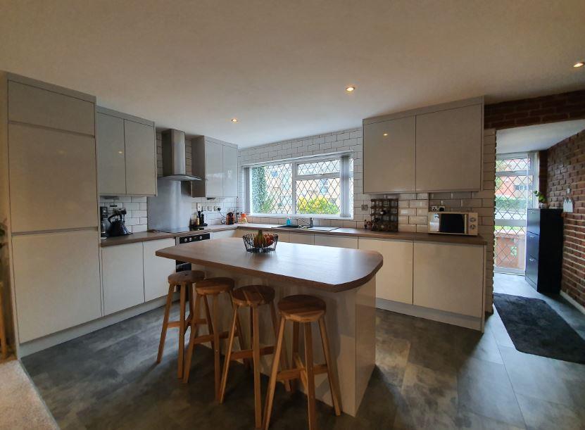 5 Blyth Close kitchen4.JPG
