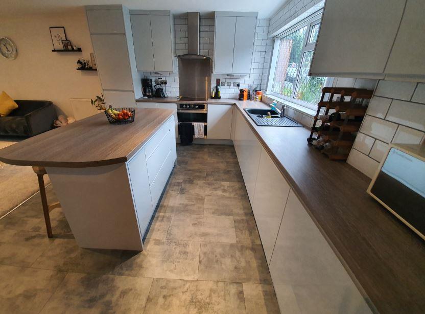 5 Blyth Close kitchen 2.JPG