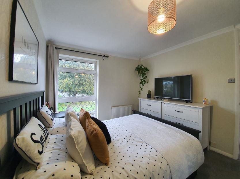 5 Blyth Close master1.JPG