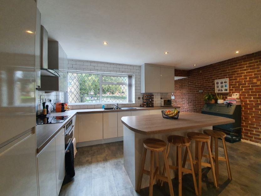 5 Blyth Close -kitchen1.JPG