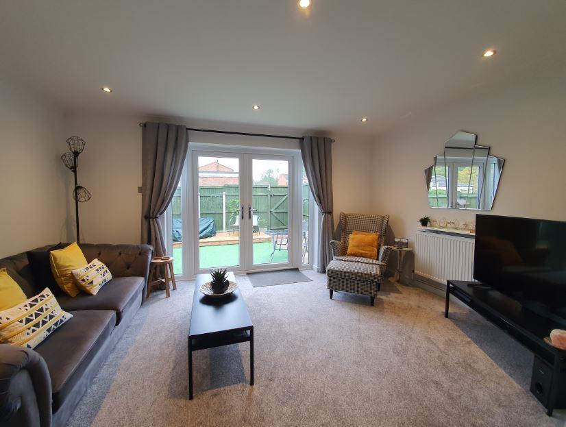 5 Blyth Close sitting4.JPG