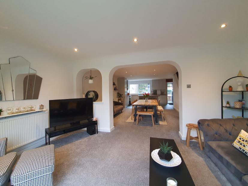 5 Blyth Close sitting3.JPG
