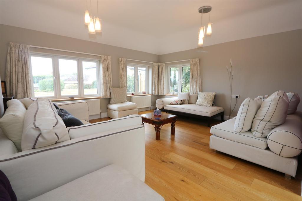 Uplands Road, Saltford, Bristol 4 bed detached bungalow £600,000