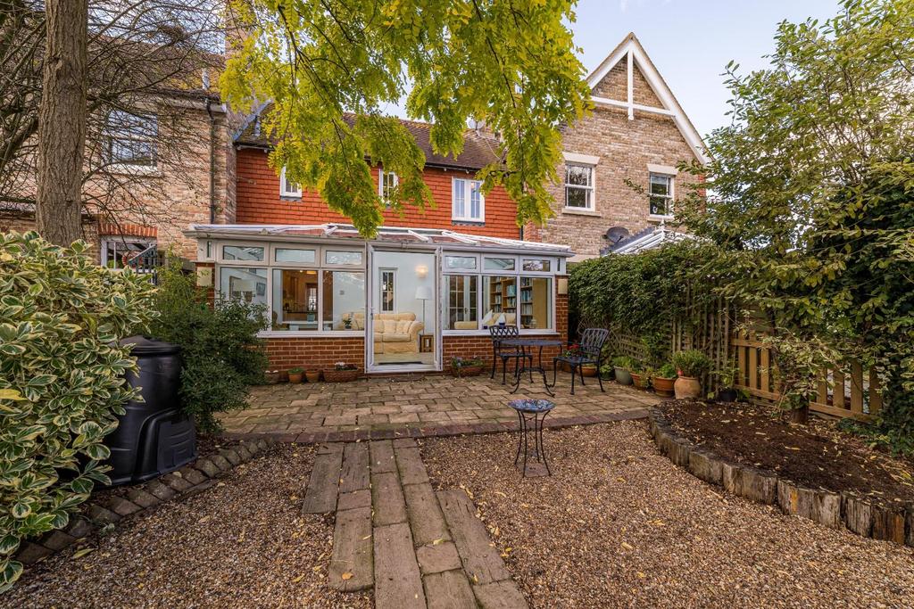 Upper Brents, Faversham 3 bed terraced house £345,000