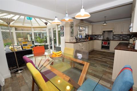 3 Birch Grove, Batley, WF17 0RQ