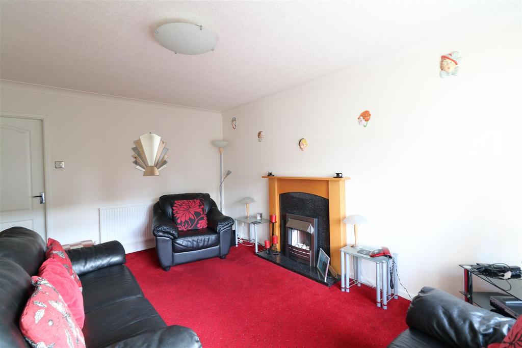 Cheltenham Grove, Birches Head... 3 bed semidetached house £145,000