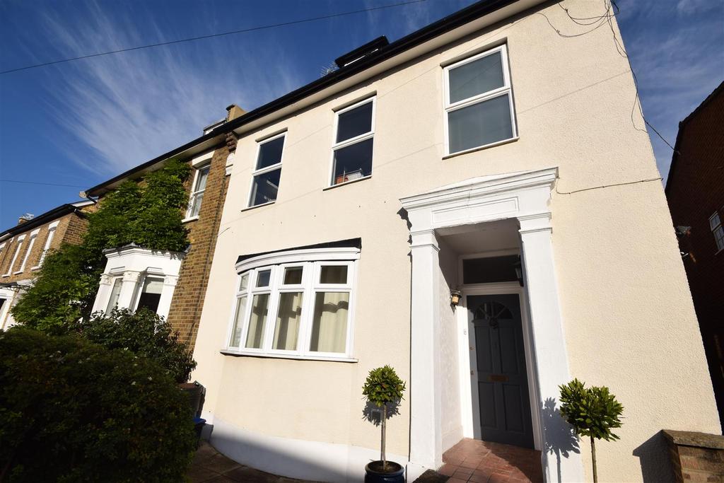 Heathfield South, Twickenham 1 bed apartment £1,275 pcm (£294 pw)