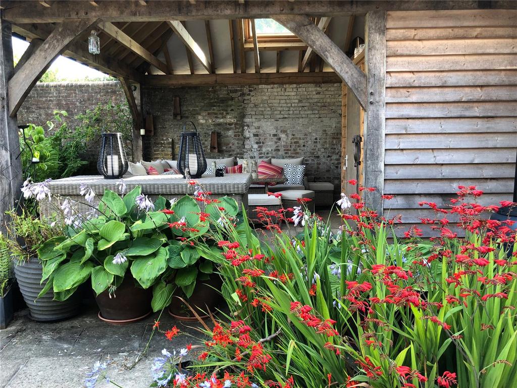 Cripps Corner Road, Staplecross, Robertsbridge, East Sussex, TN32 5 bed