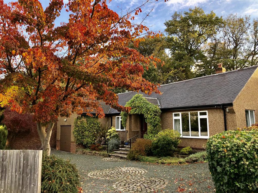 Downham Road North, Heswall 2 bed detached bungalow £375,000