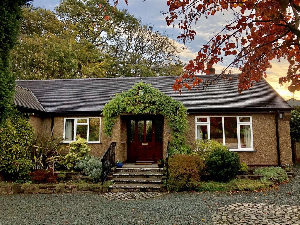 Downham Road North, Heswall 2 bed detached bungalow £375,000