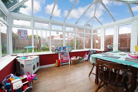 32 Bevil, Freshbrook, Swindon, SN5 8QS