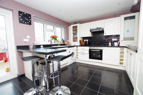 32 Bevil, Freshbrook, Swindon, SN5 8QS