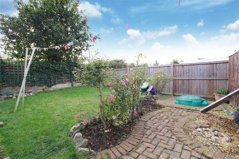 32 Bevil, Freshbrook, Swindon, SN5 8QS