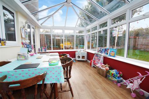 32 Bevil, Freshbrook, Swindon, SN5 8QS