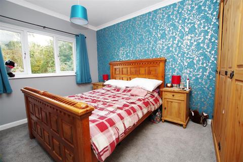 32 Bevil, Freshbrook, Swindon, SN5 8QS