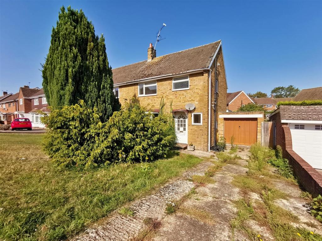 Oak Drive, Larkfield, Aylesford 3 bed semidetached house £330,000