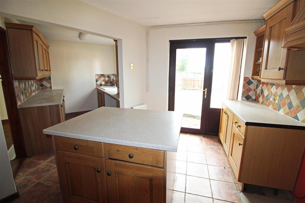 Kitchen 2.jpg