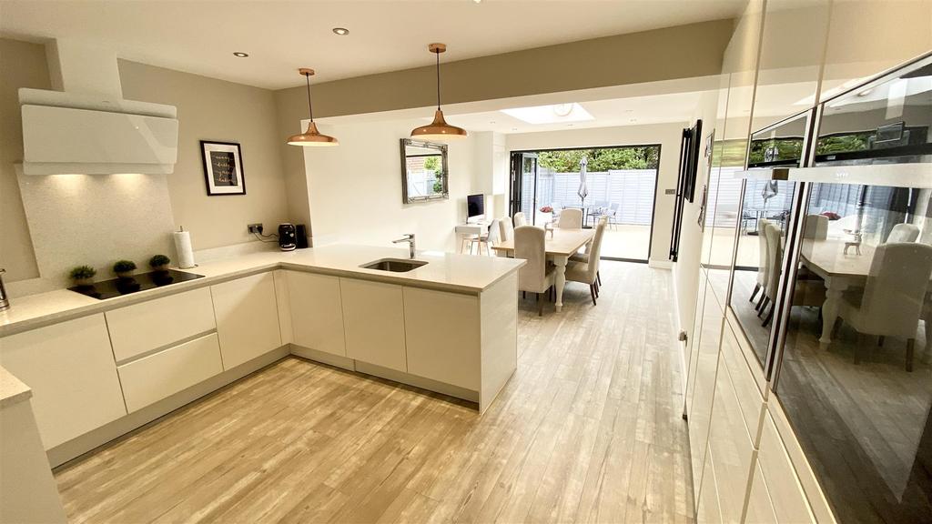 Pippin Way, Kings Hill, ME19 4FQ 3 bed terraced house £400,000