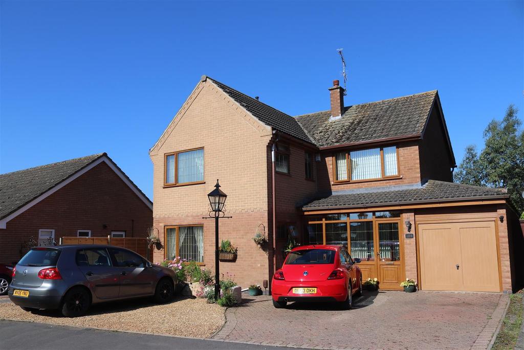 Pallett Drive, Nuneaton 4 bed detached house £399,950