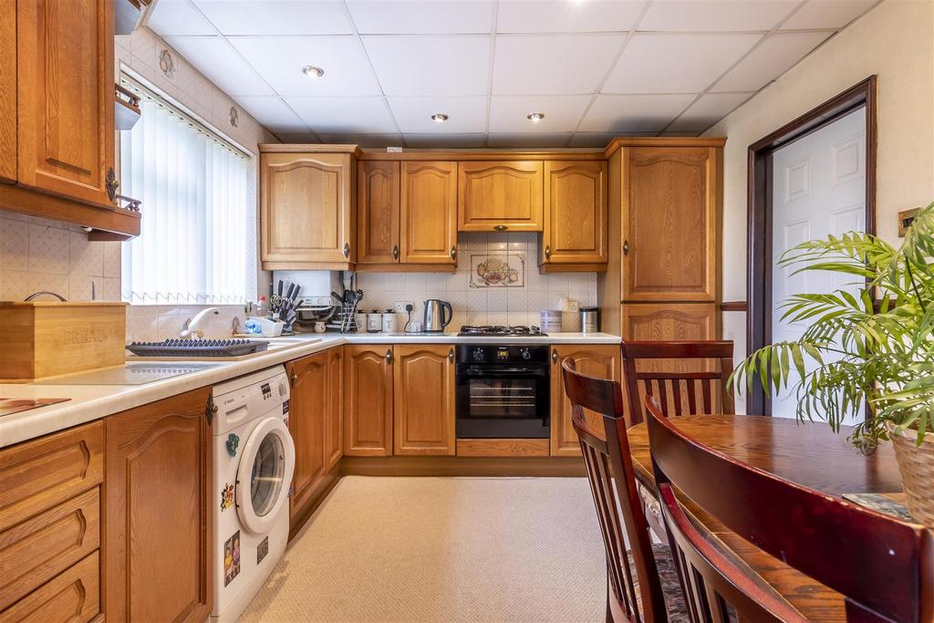 Kitchen 2.jpg