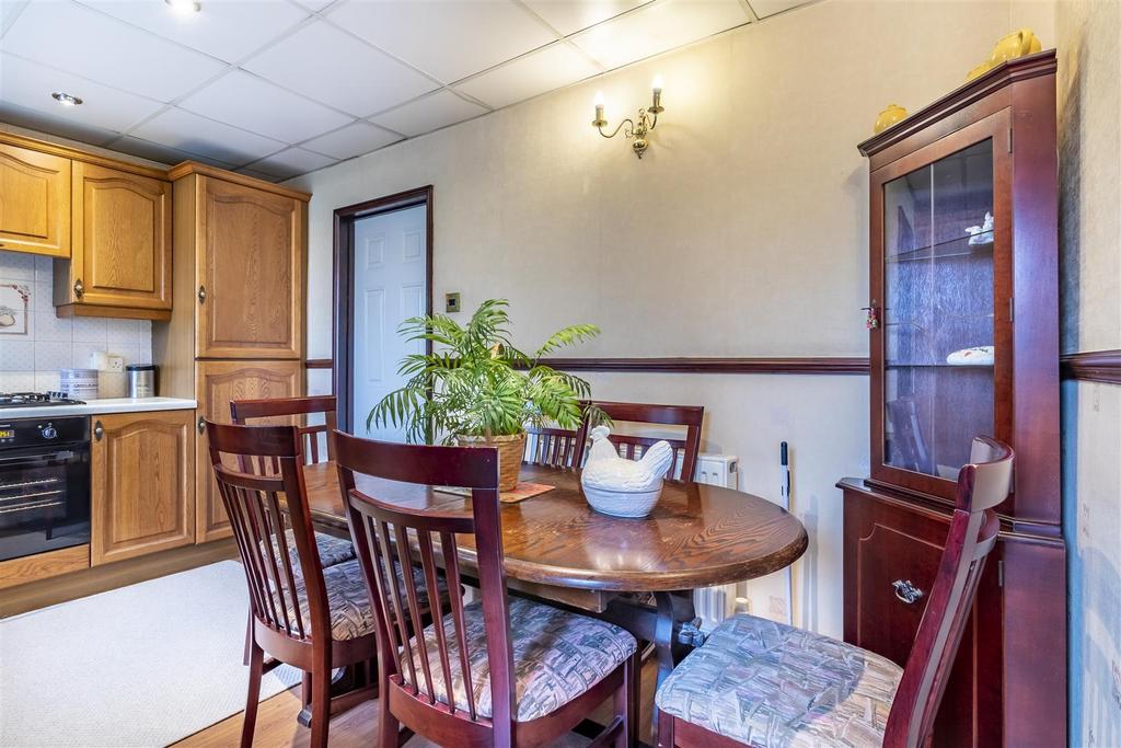 Kitchen 1.jpg