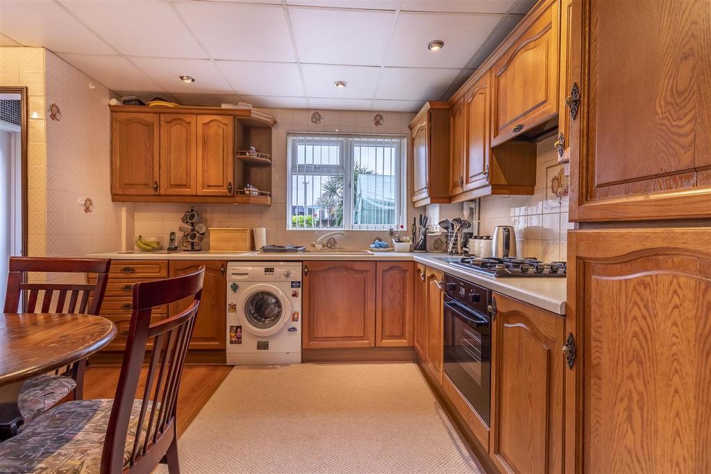 Kitchen 5.jpg