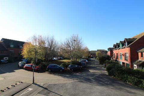 23 Chandlers Walk, Exeter, EX2 8BA