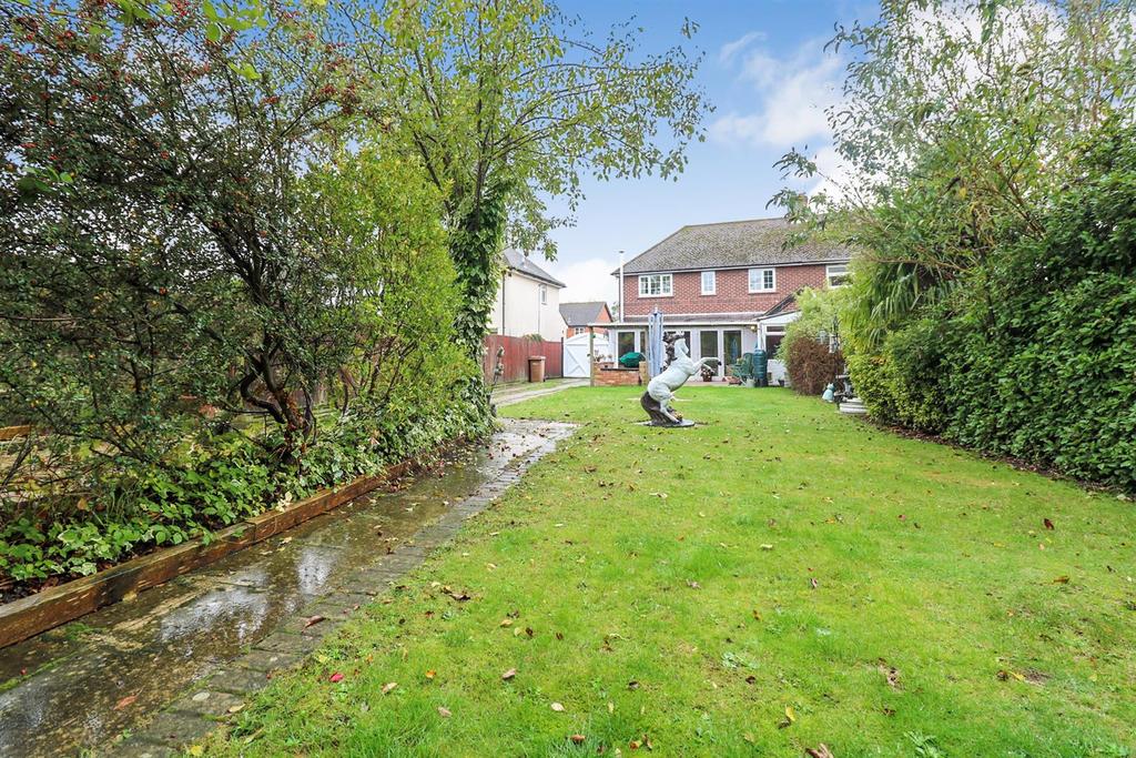 Sandford Mill Road, Chelmsford 3 bed semidetached house £489,995