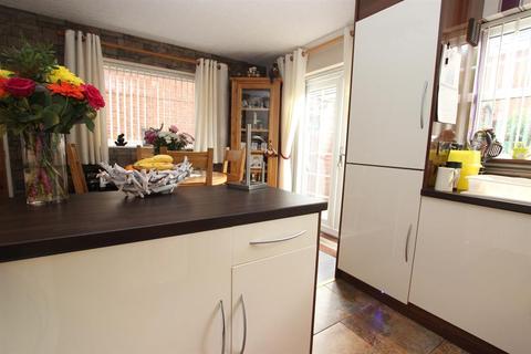 2 Maple Mews, Darwen, BB3 3SF