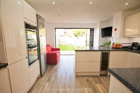 43 George Road, New Malden, KT3 6BT