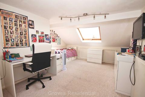 43 George Road, New Malden, KT3 6BT