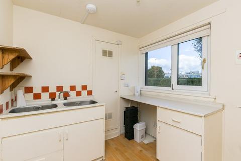 53/2 Calder Gardens, Edinburgh, EH11 4JT