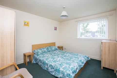 53/2 Calder Gardens, Edinburgh, EH11 4JT