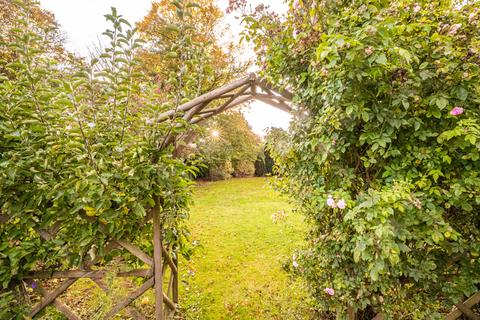 Bucklers Hard Ferry Road, South Stoke, Reading, RG8 0JL