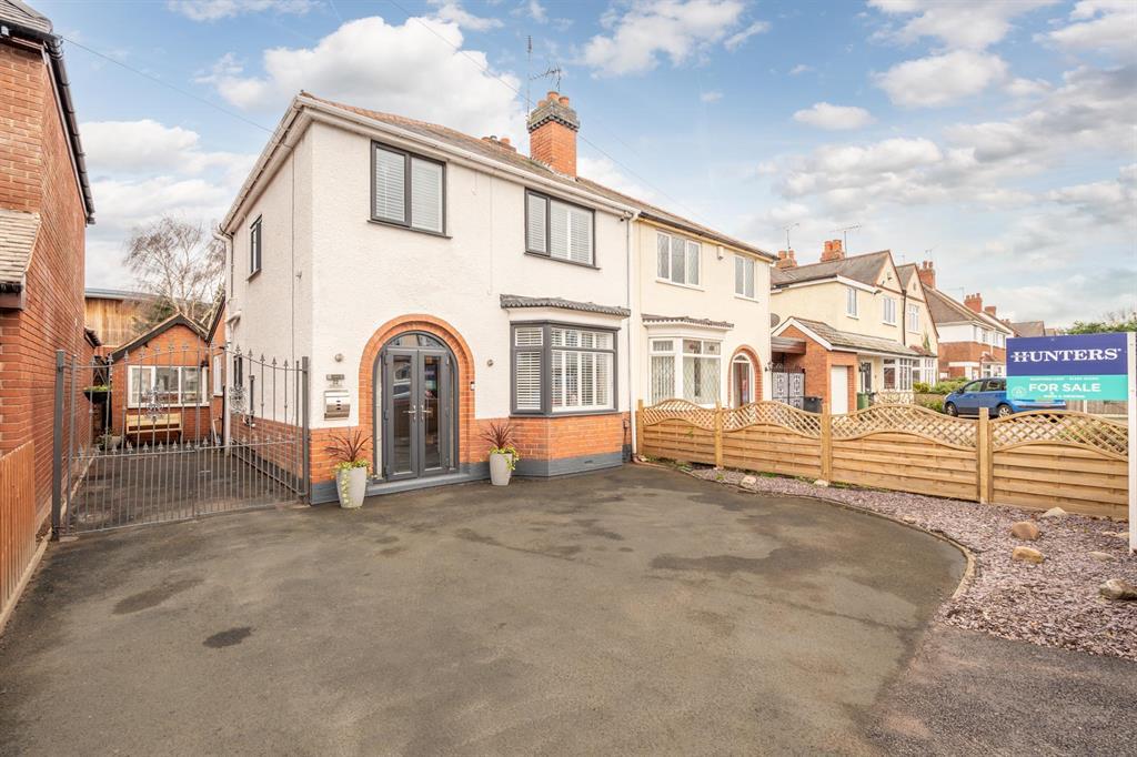 Penzer Street, Kingswinford, DY6 7AA 4 bed semidetached house £315,000