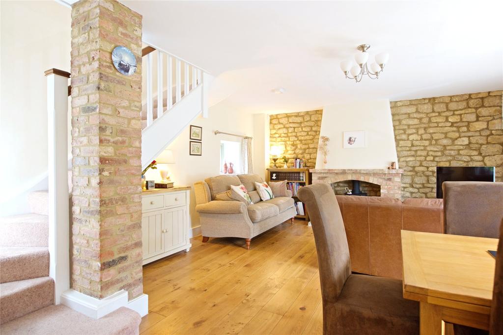Sitting/Dining Area
