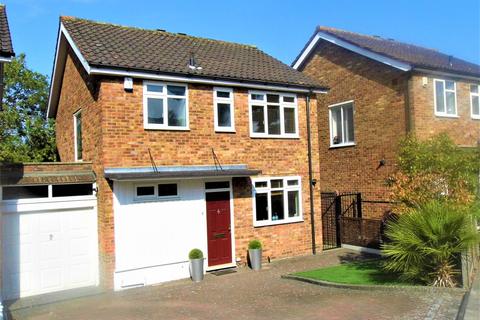 8 Hawthorndene Close, Bromley, BR2 7DT
