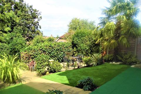 8 Hawthorndene Close, Bromley, BR2 7DT
