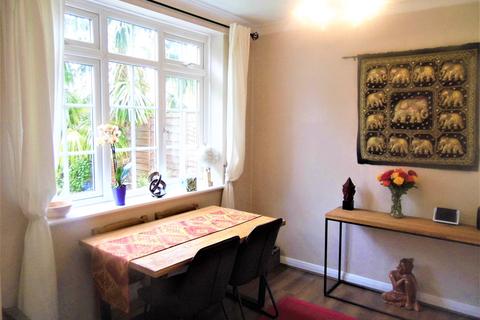 8 Hawthorndene Close, Bromley, BR2 7DT